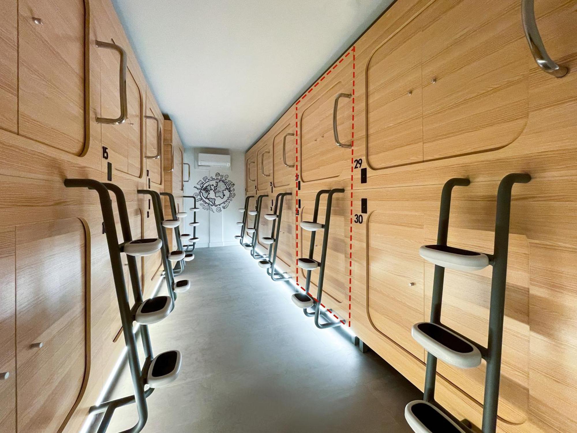 Airone Capsule Hotel Hobart Exterior photo